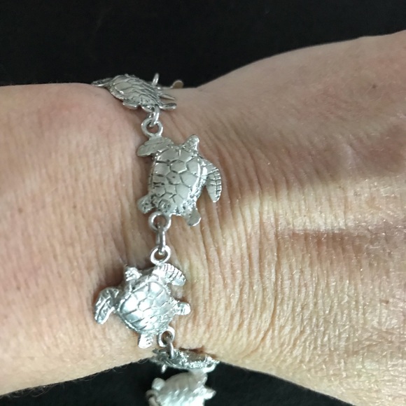 Sterling silver sea turtle bracelet - Picture 6 of 6